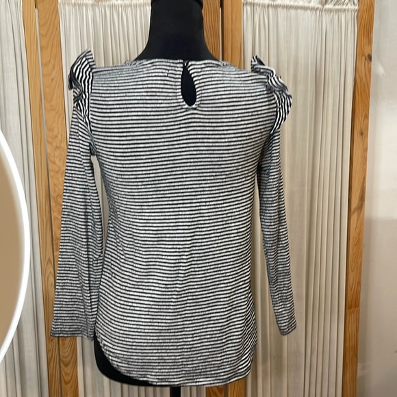 Old navy girl stripped shirt - Picture 2 of 4